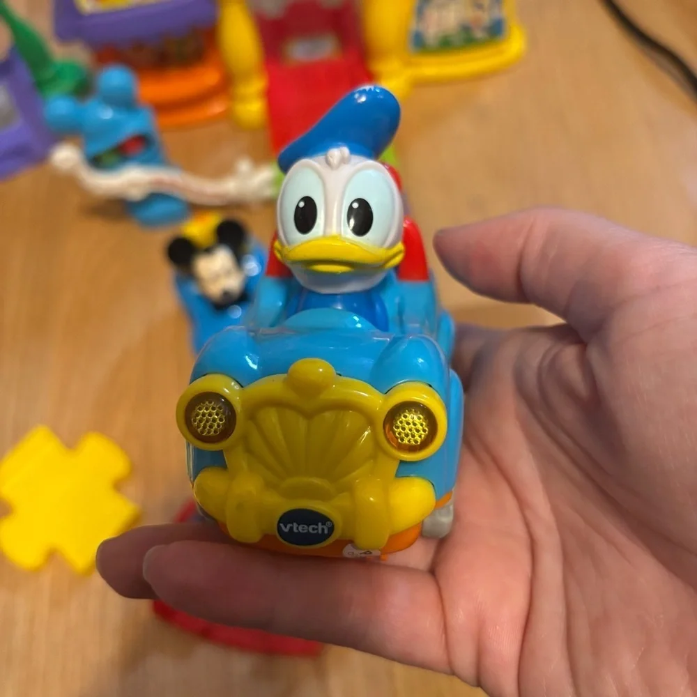 Disney Vtech Toot-Toot Drivers - Mickey's Choo-Choo Express Donald Duck Car Play